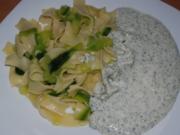 Nudeln mit Zucchini und Kräutersoße - Rezept