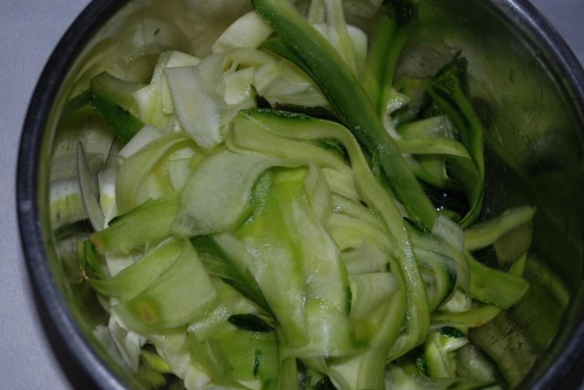 Nudeln mit Zucchini und Kräutersoße - Rezept - Bild Nr. 3