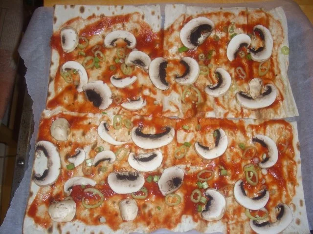 Rezept: Schnelle aufgerollte Pizza Bild Nr. 3 Schnelle aufgerollte Pizza - Rezept - Bild Nr. 3