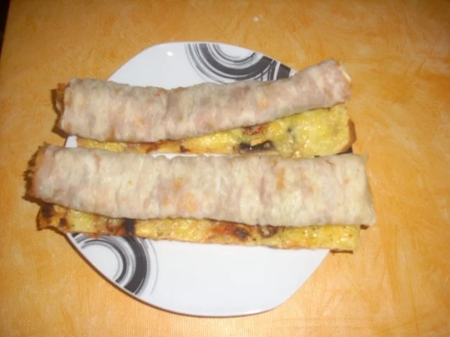 Rezept: Schnelle aufgerollte Pizza Schnelle aufgerollte Pizza - Rezept