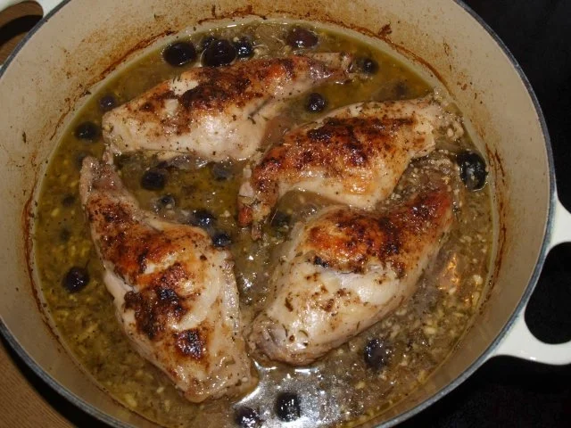 Kaninchenkeulen mit schwarzen Oliven   (Cosciotto di coniglio con olive) - Rezept - Bild Nr. 3