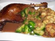 Gänsekeulen an Rotweinsoße, Rosenkohl, Breznknödel - Rezept