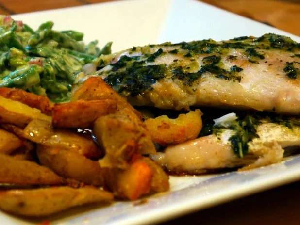 Würziger Viktoriabarsch mit Schmandbohnen und gebratenen Drillingen - Rezept