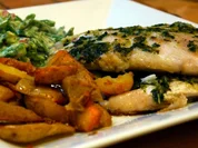 Rezept: Wรผrziger Viktoriabarsch mit Schmandbohnen und gebratenen Drillingen Wรผrziger Viktoriabarsch mit Schmandbohnen und gebratenen Drillingen - Rezept