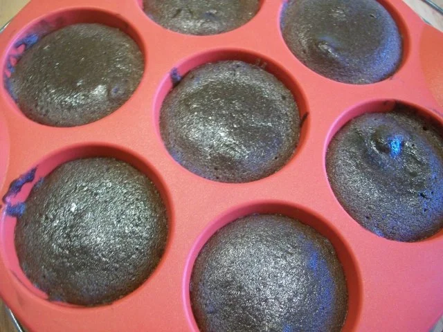 Rezept: Schokomuffins mit Sahnehaube Bild Nr. 8 Schokomuffins mit Sahnehaube - Rezept - Bild Nr. 8