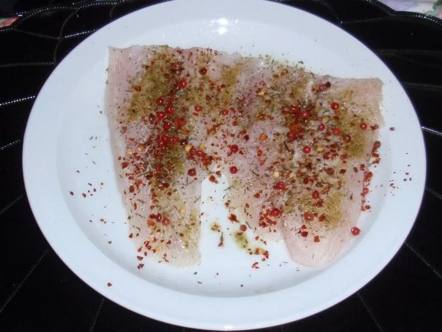 Pangasiusfilet auf Gemüse-Zwiebelbett und Bratkartoffeln - Rezept - Bild Nr. 3