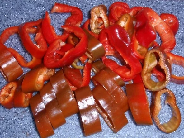 Pangasiusfilet auf Gemüse-Zwiebelbett und Bratkartoffeln - Rezept - Bild Nr. 6