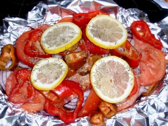 Pangasiusfilet auf Gemüse-Zwiebelbett und Bratkartoffeln - Rezept - Bild Nr. 9