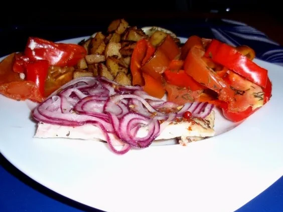 Pangasiusfilet auf Gemüse-Zwiebelbett und Bratkartoffeln - Rezept - Bild Nr. 15