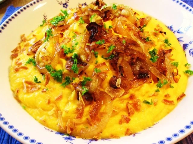 Möhren-Püree mit Butterzwiebelchen ... - Rezept