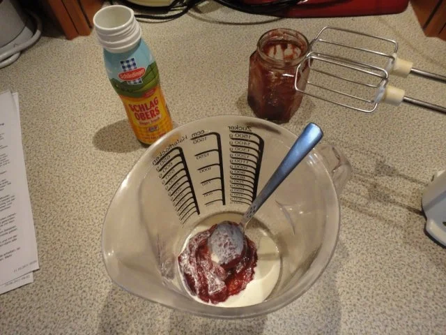 Rezept: Schokolade Taler mit Zwetschgen Sahne Bild Nr. 2 Schokolade Taler mit Zwetschgen Sahne - Rezept - Bild Nr. 2