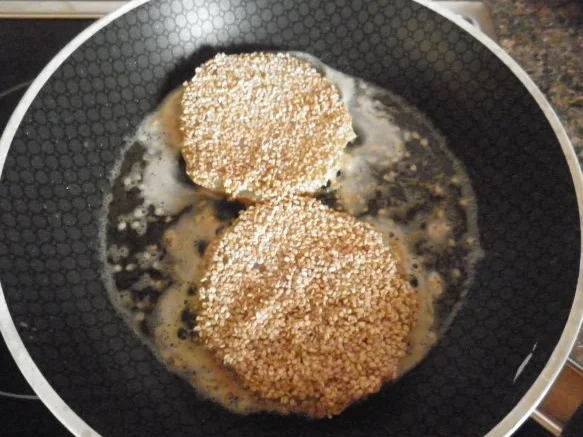 Kohlrabischnitzel an glasierten Möhren und Broccolipüree ... - Rezept - Bild Nr. 2