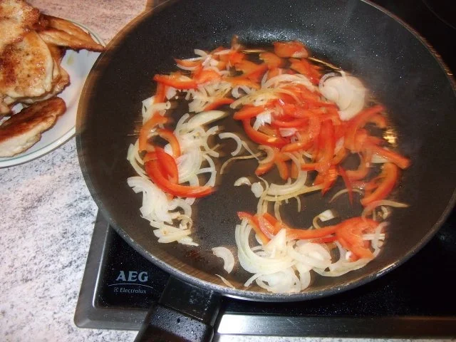 Hähnchen - Minutenschnitzel in Paprika- Pilzsoße Dieter´s Art - Rezept - Bild Nr. 7