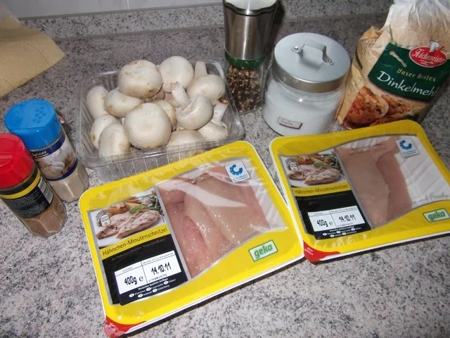 Hähnchen - Minutenschnitzel in Paprika- Pilzsoße Dieter´s Art - Rezept - Bild Nr. 2