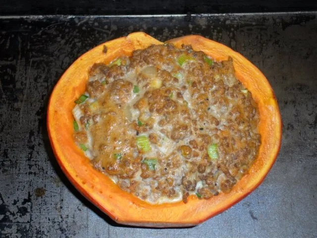 Rezept: Hokkaido gefüllt mit Yoghurtsoße Hokkaido gefüllt mit Yoghurtsoße - Rezept