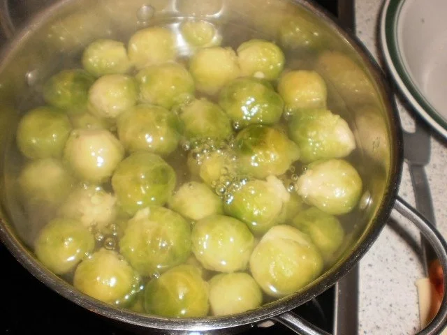 Putenkeulen scharf - Rosenkohl - Salzkartoffeln - Rezept - Bild Nr. 11