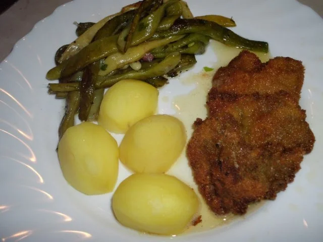 Wildkräutermedaillons an Speckbohnen - Rezept