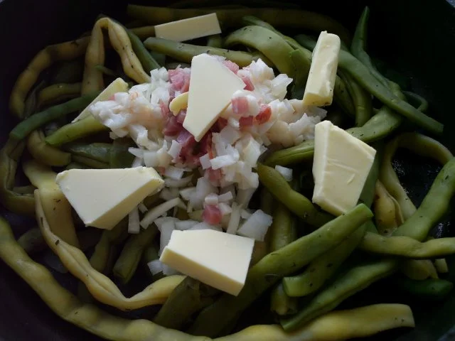 Wildkräutermedaillons an Speckbohnen - Rezept - Bild Nr. 2