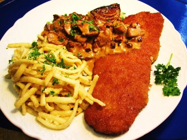 Rezept: Schweineschnitzel mit feinem Steinpilz-Sößle ... Schweineschnitzel mit feinem Steinpilz-Sößle ... - Rezept