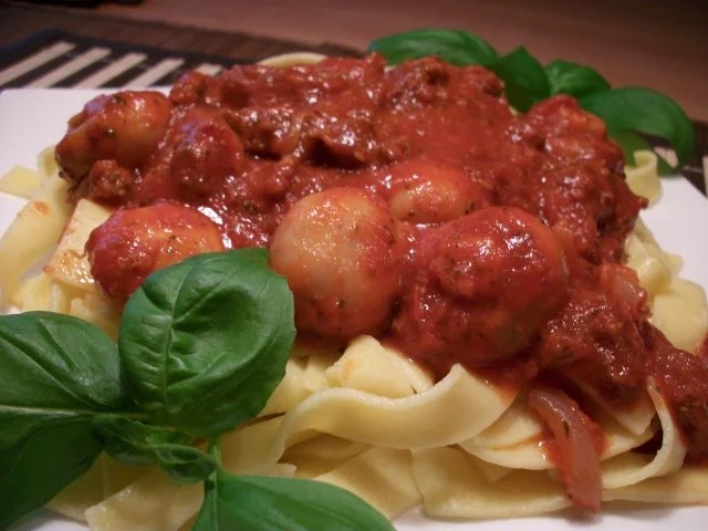 Rezept: Tomaten Rindfleischsoße mit Champignons auf Nudeln..... Bild Nr. 3 Tomaten Rindfleischsoße mit Champignons auf Nudeln..... - Rezept - Bild Nr. 3