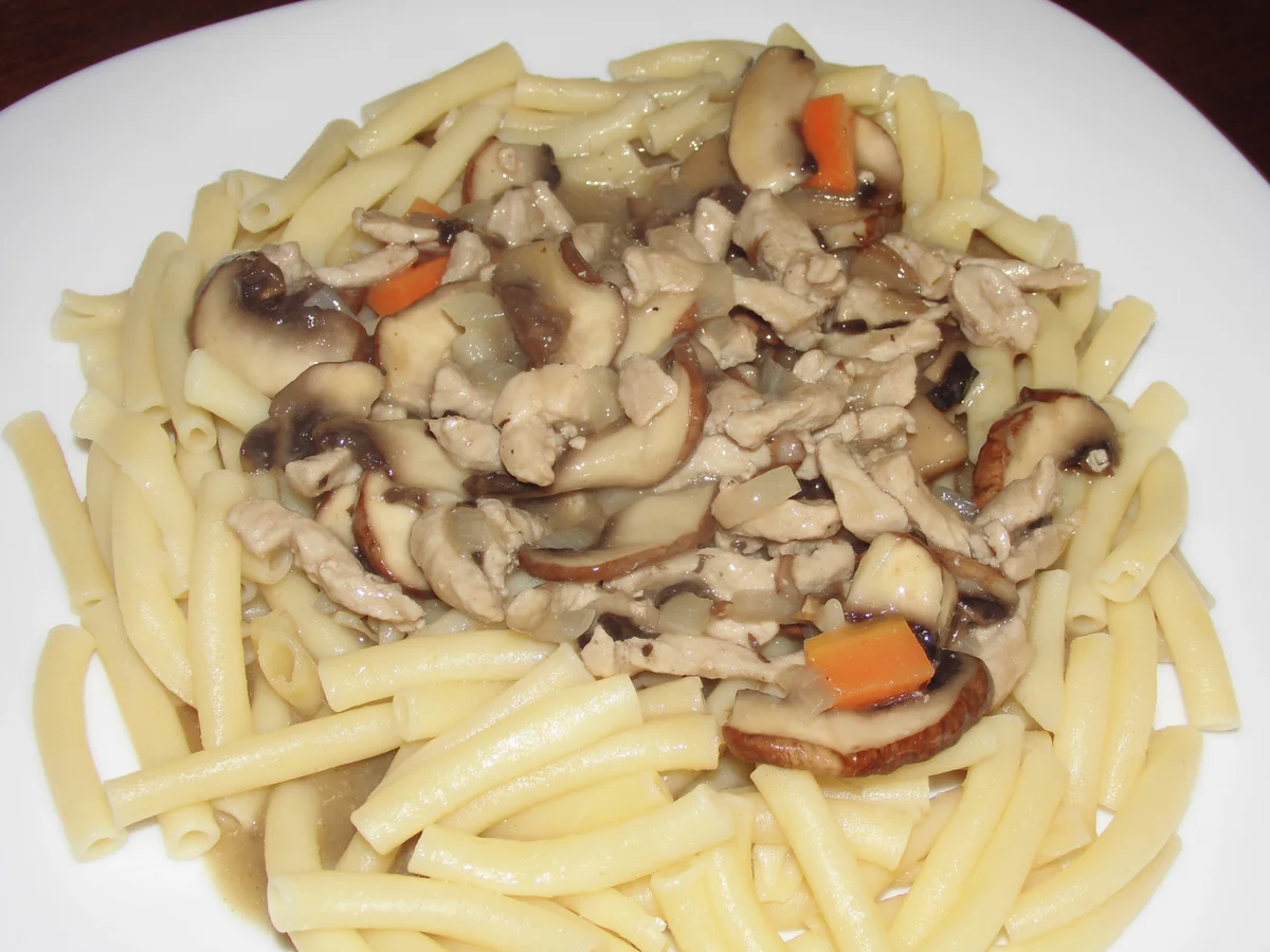 Schweinegeschnetzeltes  mit frischen Champignons und Spätzle - Rezept - Bild Nr. 3
