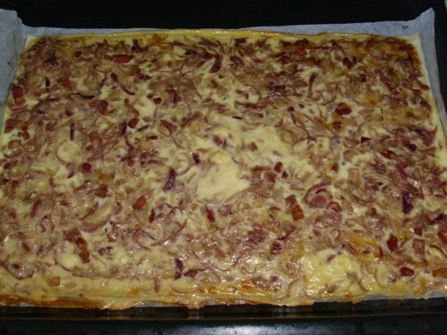 zwei Farben Zwiebelkuchen - Rezept