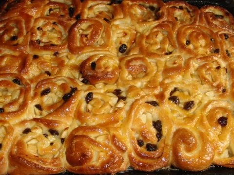 Rezept: Apfel-Rosinen-Schneckenkuchen Apfel-Rosinen-Schneckenkuchen - Rezept