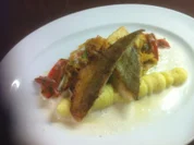 Zander auf der Haut gebraten mit sautiertem Fenchel-Paprikagemüse - Rezept