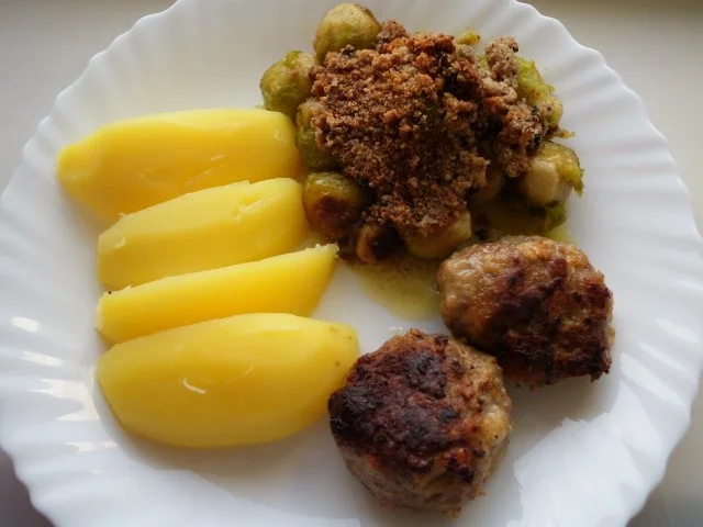 Rezept: Berliner Bulette mit Rosenkohl Berliner Bulette mit Rosenkohl - Rezept