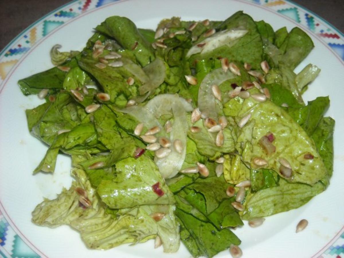 Fenchel-Kopfsalat mit Kürbiskernöl - Rezept - kochbar.de