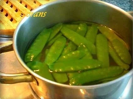 Zuckererbsenschoten in Melisse Sause - Rezept - Bild Nr. 4