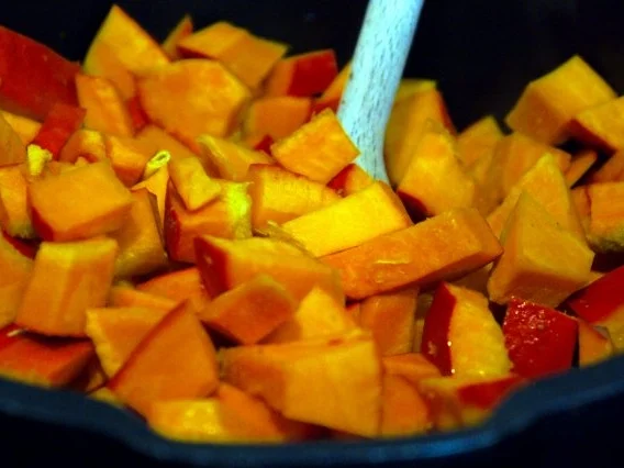 Tortelloni mit Kürbisfüllung und Salbeibutter - Rezept - Bild Nr. 4