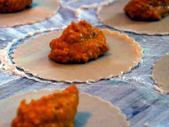 Tortelloni mit Kürbisfüllung und Salbeibutter - Rezept - Bild Nr. 8