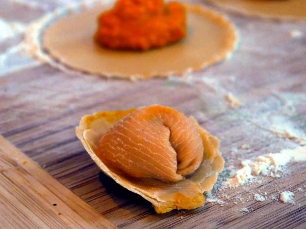 Tortelloni mit Kürbisfüllung und Salbeibutter - Rezept - Bild Nr. 9