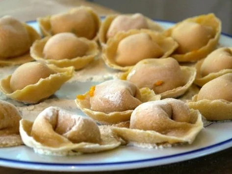 Tortelloni mit Kürbisfüllung und Salbeibutter - Rezept - Bild Nr. 10