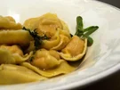 Tortelloni mit Kürbisfüllung und Salbeibutter - Rezept