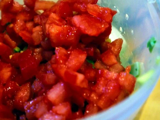 Rezept: Avocado-Tomaten-Tatar Bild Nr. 4 Avocado-Tomaten-Tatar - Rezept - Bild Nr. 4