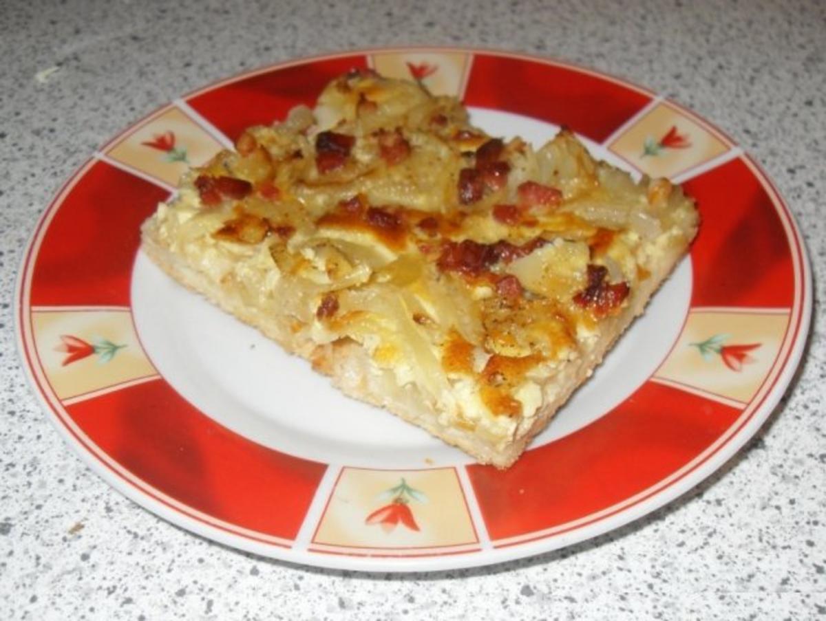 Zwiebelkuchen Mega-Leckerer Herzhafter Kuchen mit Hefeteig und Zwiebeln ...