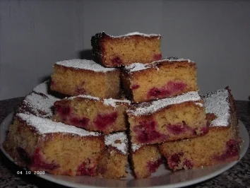 Himbeeren in weißer Kuvertüre-Rührteig - Rezept