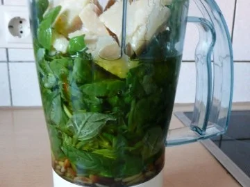 Basilikumpesto ohne Knoblauch (so hol ich mir den Sommer zurück) - Rezept - Bild Nr. 7