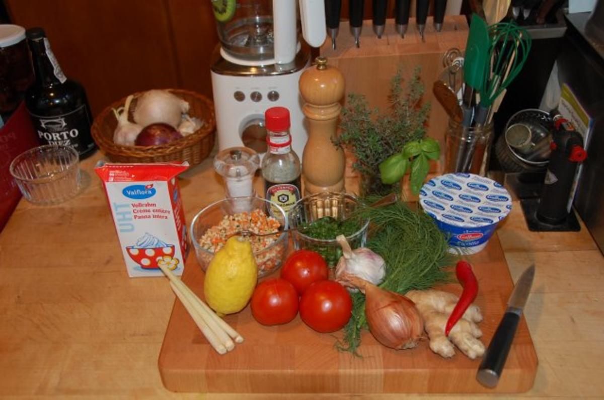 Bilder für RAVIOLIS AUX QUEUES D'ECREVISSES ET BEURRE BLANC - Rezept