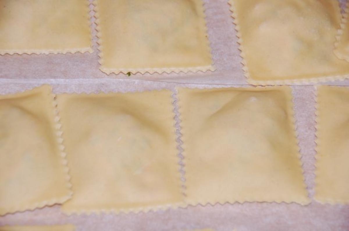 RAVIOLIS AUX QUEUES D'ECREVISSES ET BEURRE BLANC - Rezept - Bild Nr. 13