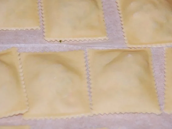 Rezept: RAVIOLIS AUX QUEUES D'ECREVISSES ET BEURRE BLANC Bild Nr. 13 RAVIOLIS AUX QUEUES D'ECREVISSES ET BEURRE BLANC - Rezept - Bild Nr. 13