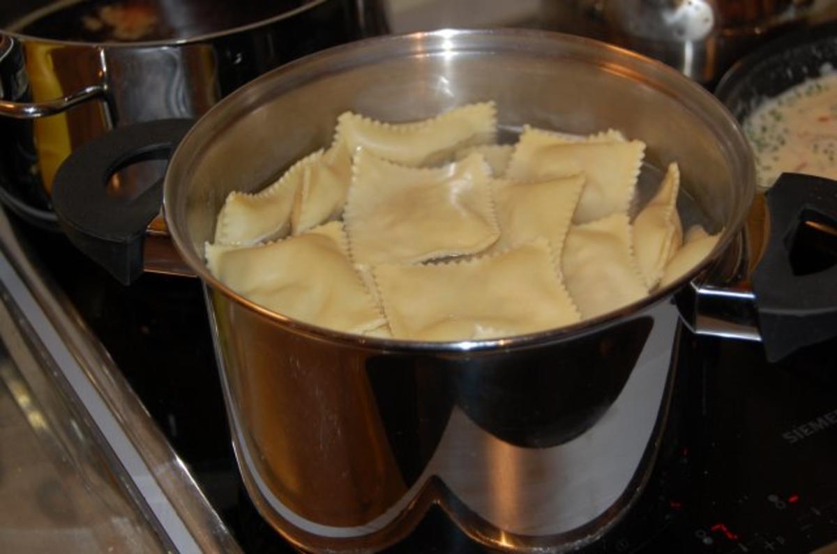 RAVIOLIS AUX QUEUES D'ECREVISSES ET BEURRE BLANC - Rezept - Bild Nr. 14