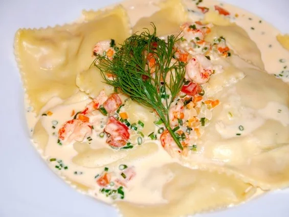 Rezept: RAVIOLIS AUX QUEUES D'ECREVISSES ET BEURRE BLANC Bild Nr. 17 RAVIOLIS AUX QUEUES D'ECREVISSES ET BEURRE BLANC - Rezept - Bild Nr. 17