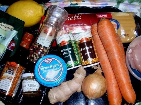 Hähnchenbruststreifen mit Spaghetti und Dattel-Rahmsoße - Rezept - Bild Nr. 2