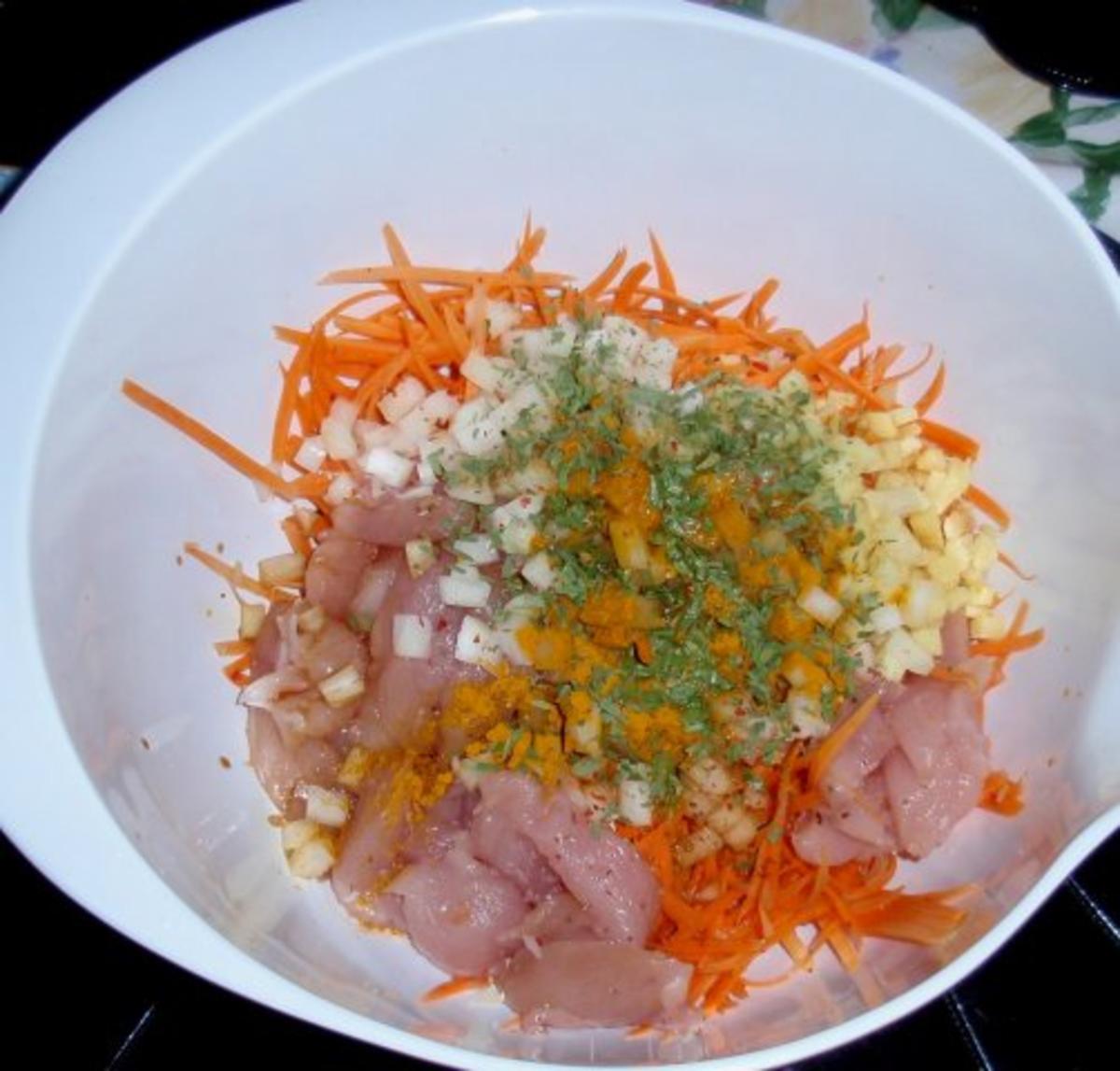 Hähnchenbruststreifen mit Spaghetti und Dattel-Rahmsoße - Rezept - Bild Nr. 4