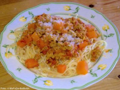 Spaghetti mit Kürbis-Bolognese - Rezept