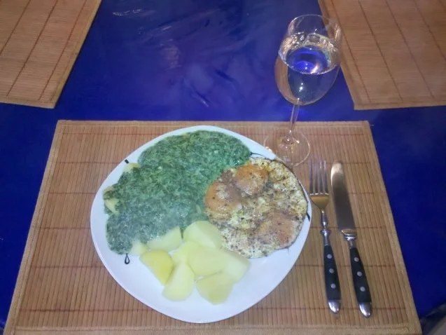 Eier: Mexik. Spiegeleier mit Gorgonzola-Spinat und Salzkartoffeln - Rezept