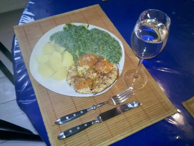 Eier: Mexik. Spiegeleier mit Gorgonzola-Spinat und Salzkartoffeln - Rezept - Bild Nr. 6